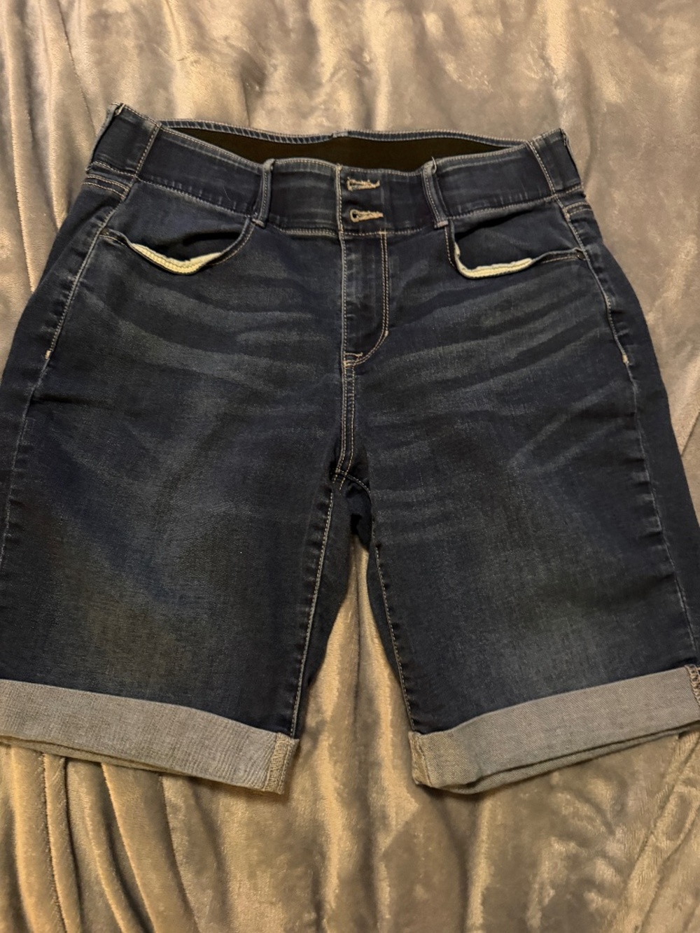 Apt. 9 Women's Size 14 Bermuda Denim Shorts Dark Wash Stretch Cuffed